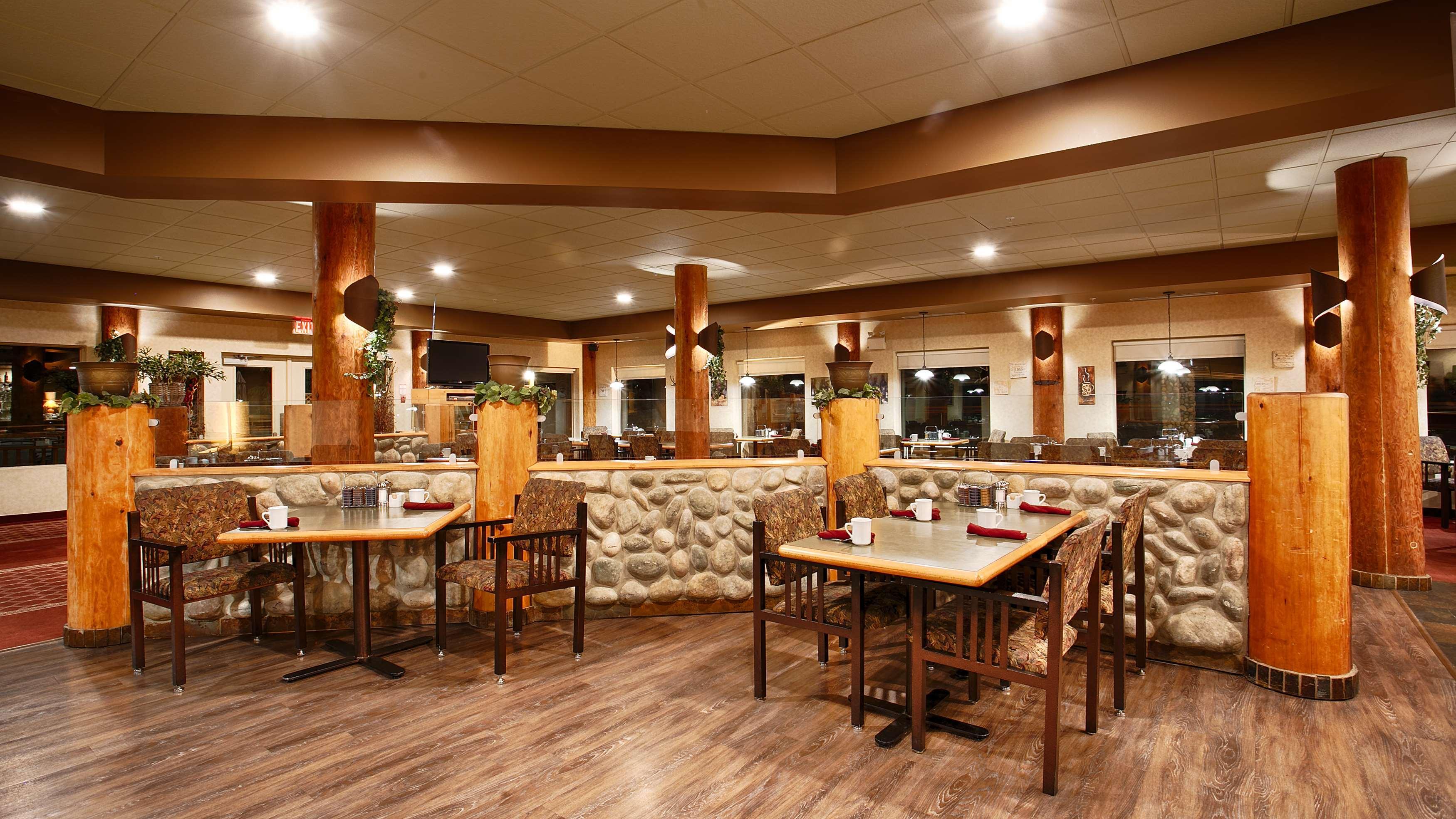 Best Western Plus Valemount Inn & Suites Exterior photo