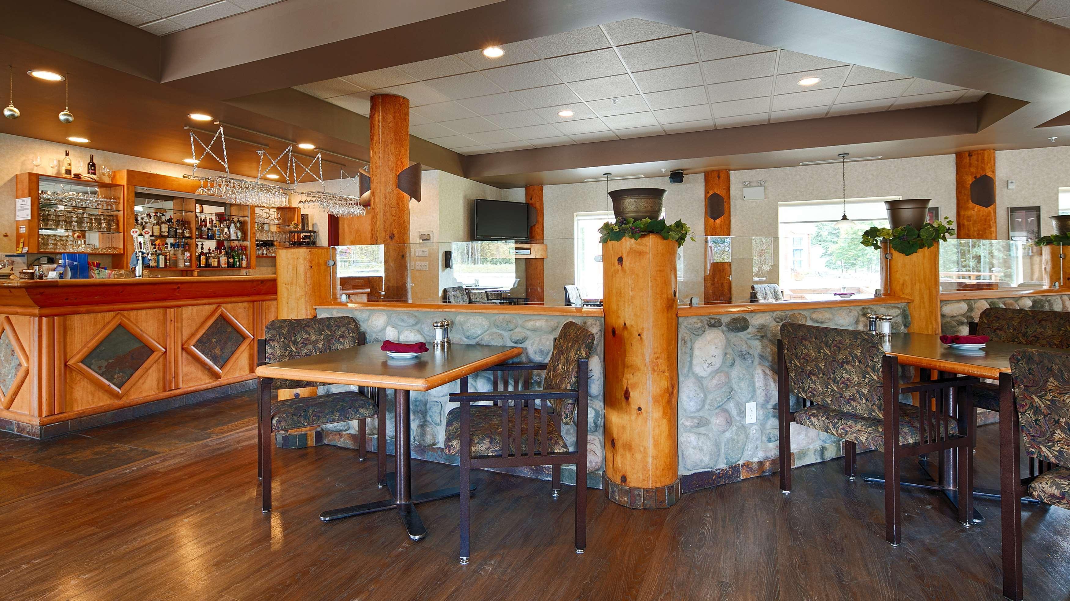 Best Western Plus Valemount Inn & Suites Exterior photo
