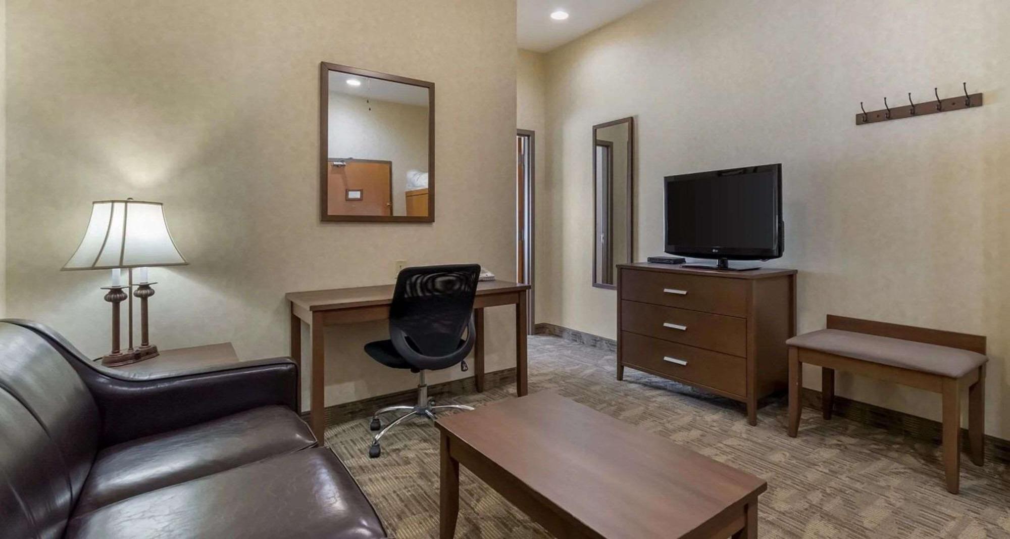 Best Western Plus Valemount Inn & Suites Exterior photo