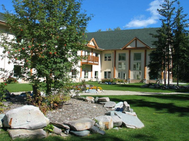 Best Western Plus Valemount Inn & Suites Exterior photo